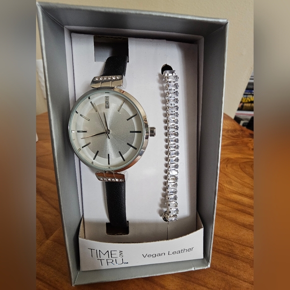 Time and Tru Accessories - Time And Tru Watch with Bracelet Set